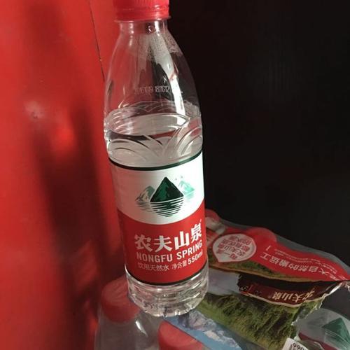 一瓶农夫山泉的旅程 从水源地到量贩装
